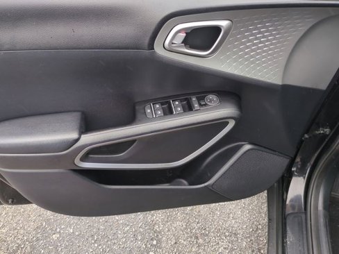 Used 2021 Kia Soul LX image 12