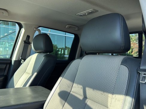 Used 2017 Nissan Titan S image 23