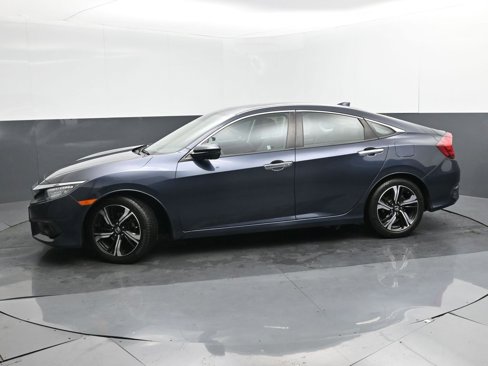 Used 2017 Honda Civic Touring image 2