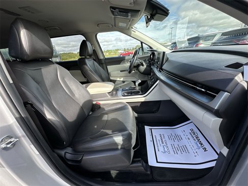 Used 2022 Kia Carnival LX image 24