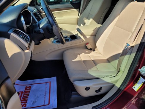 Used 2018 Jeep Grand Cherokee Laredo image 16