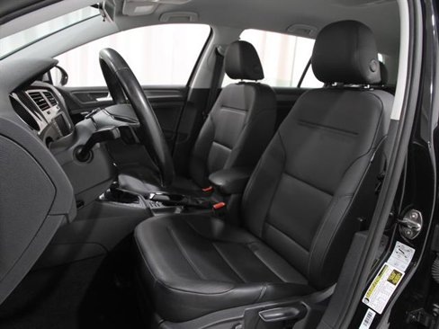 Used 2017 Volkswagen Golf Alltrack S image 5