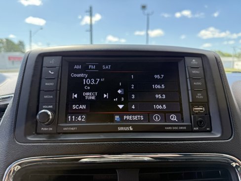 Used 2019 Dodge Grand Caravan SXT image 31