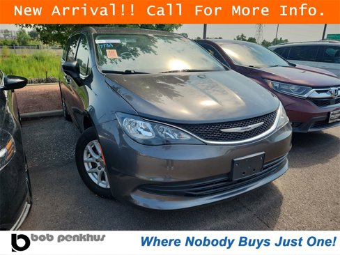 Used 2019 Chrysler Pacifica Touring image 1