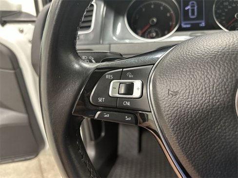 Used 2018 Volkswagen Golf S image 37