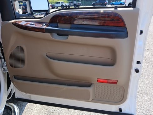 Used 2006 Ford F350 Lariat image 29