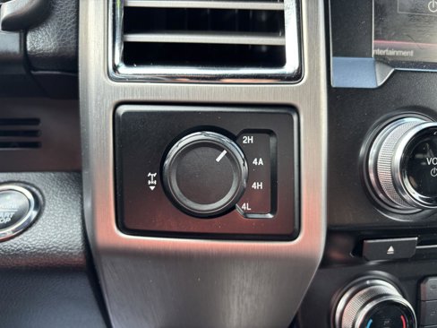 Used 2015 Ford F150 Platinum w/ Equipment Group 701A Luxury image 25