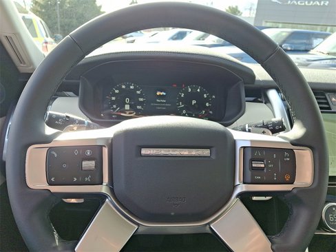 Certified 2025 Land Rover Discovery S image 15