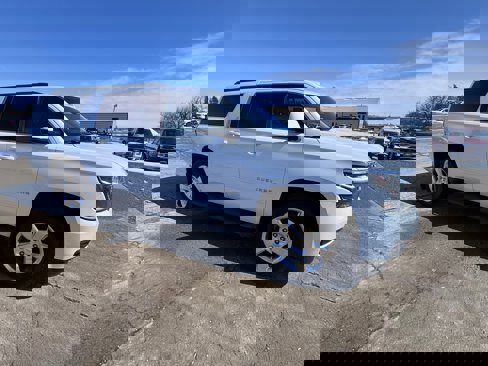 Used 2016 Chevrolet Suburban LT image 2