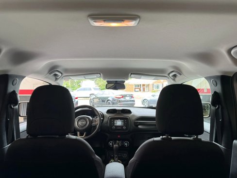 Used 2017 Jeep Renegade Latitude w/ Popular Equipment Group image 26