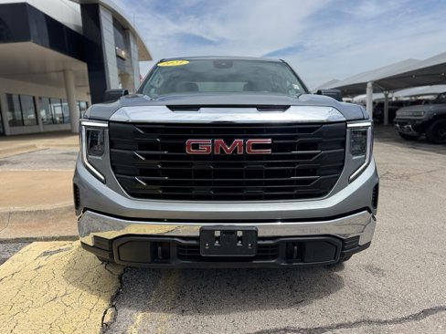 Used 2023 GMC Sierra 1500 Pro w/ Convenience Package image 2