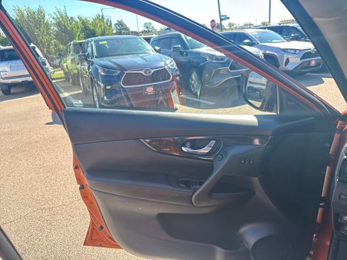 Used 2018 Nissan Rogue SL w/ Premium Package image 33