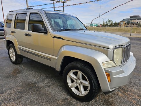 Used 2012 Jeep Liberty Limited image 10