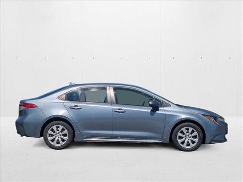 Used 2022 Toyota Corolla LE image 4