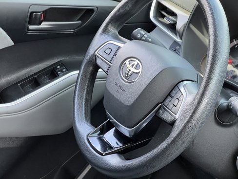 Used 2021 Toyota Highlander L image 33