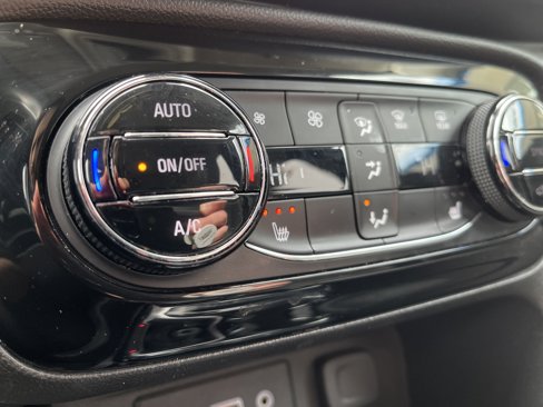 Used 2021 Buick Encore GX Select image 29