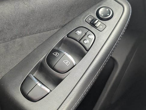 Used 2016 Nissan Maxima SR image 17