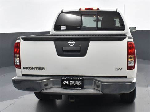 Used 2016 Nissan Frontier SV image 4