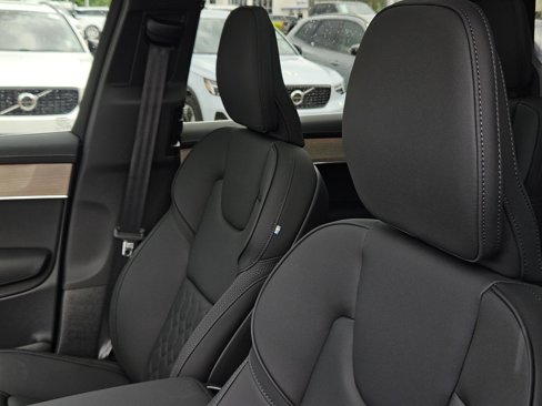 New 2025 Volvo XC90 B6 Core w/ Protection Package image 24