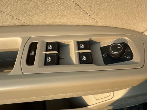 Used 2022 Volkswagen Atlas SEL Premium image 12