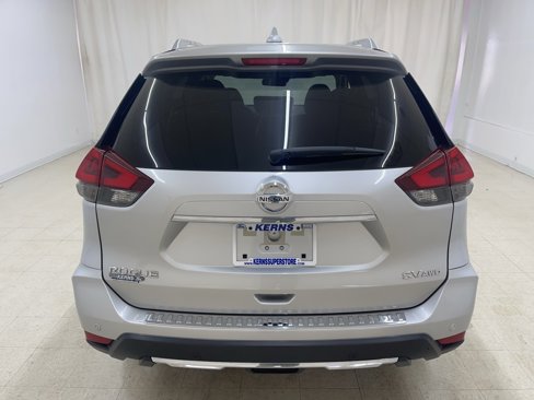 Used 2019 Nissan Rogue SV image 4