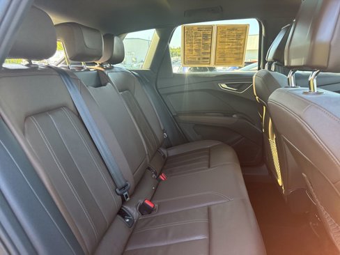 Used 2022 Audi Q4 e-tron Premium Plus image 21