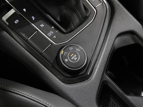 Used 2020 Volkswagen Tiguan SEL image 16