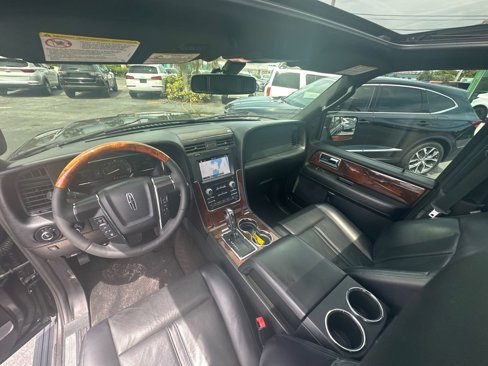 Used 2017 Lincoln Navigator Select image 21