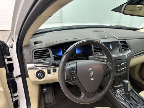 Used 2014 Lincoln MKS AWD w/ Equipment Group 201A image 4