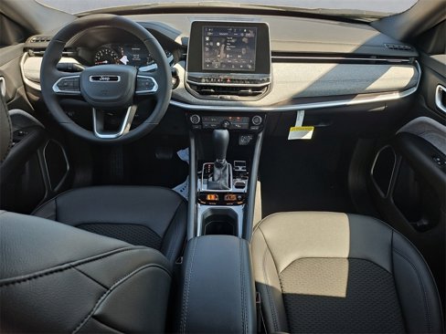 New 2025 Jeep Compass Latitude image 10
