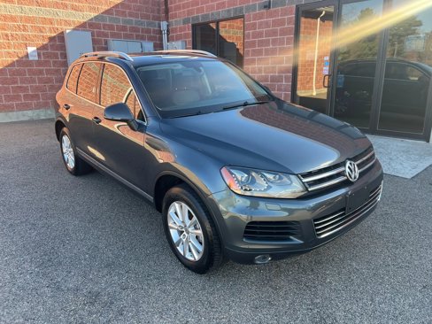 Used 2013 Volkswagen Touareg Sport image 7