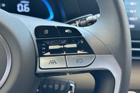 Certified 2025 Hyundai Elantra SE image 28