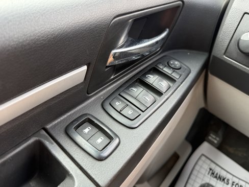Used 2010 Dodge Grand Caravan SE image 23