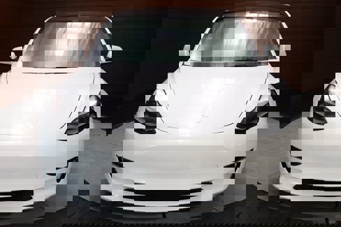 Used 2022 Tesla Model 3 Standard Range image 2