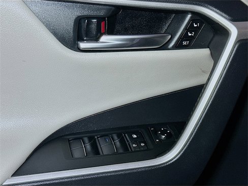 Certified 2020 Toyota RAV4 Limited image 16