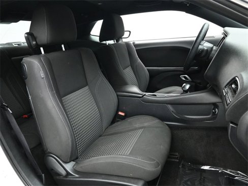 Used 2015 Dodge Challenger SXT image 17