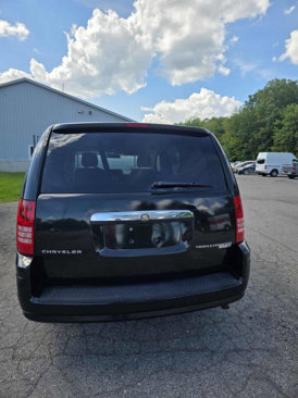Used 2010 Chrysler Town & Country LX w/ PWR Convenience Group image 4