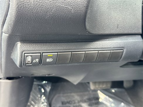 Used 2021 Toyota Corolla LE w/ Carpet Mat Package (TMS) image 27