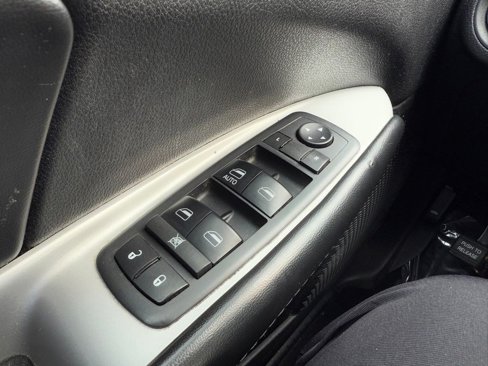 Used 2017 Dodge Journey SE image 30