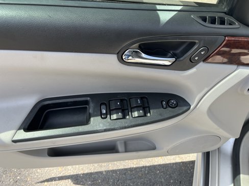 Used 2011 Chevrolet Impala LT image 10
