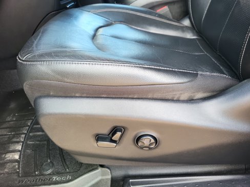 Used 2020 Chrysler Pacifica Touring-L image 8