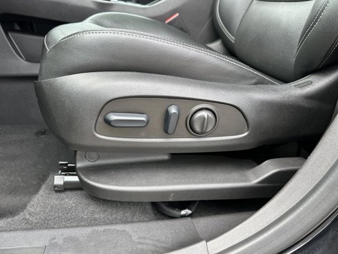 Used 2023 GMC Terrain SLT image 10