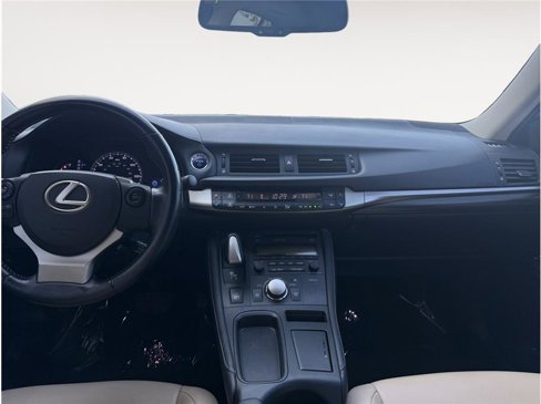 Used 2016 Lexus CT 200h image 11