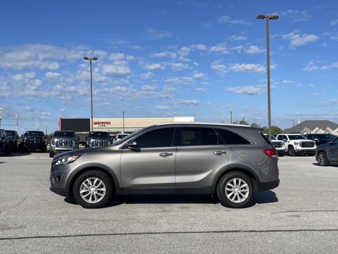Used 2017 Kia Sorento LX image 4