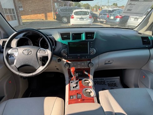 Used 2011 Toyota Highlander Limited w/ Tow Pkg image 30