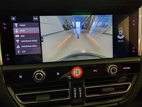 Used 2025 Porsche Macan image 17