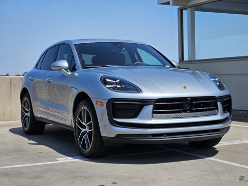 Certified 2025 Porsche Macan image 10