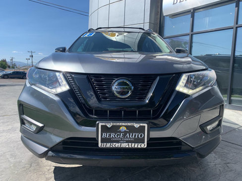 Used 2018 Nissan Rogue SV w/ Premium Package image 2