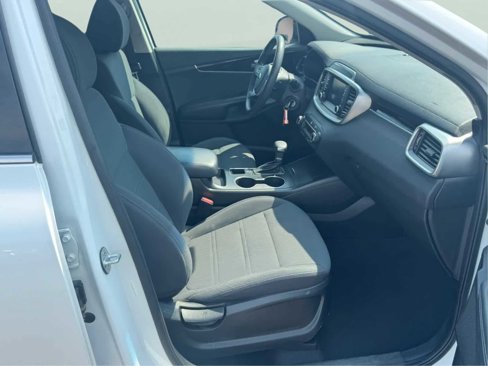 Used 2019 Kia Sorento LX image 35