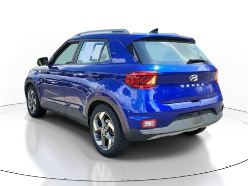 Used 2022 Hyundai Venue SEL image 3